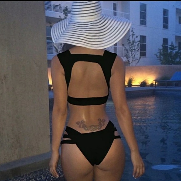 Black Bikini - Picture 2 of 2